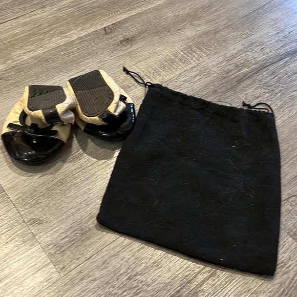 Fold up Butterfly Flats - Picture 5 of 5